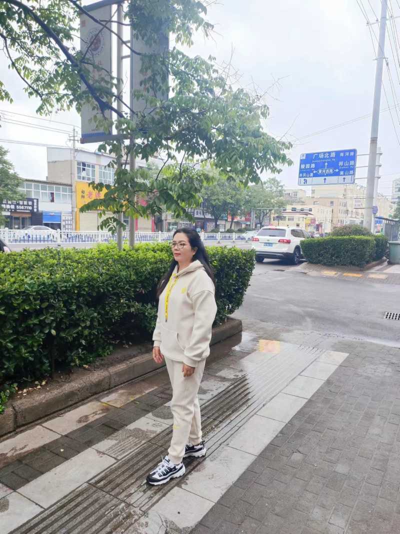 徲
